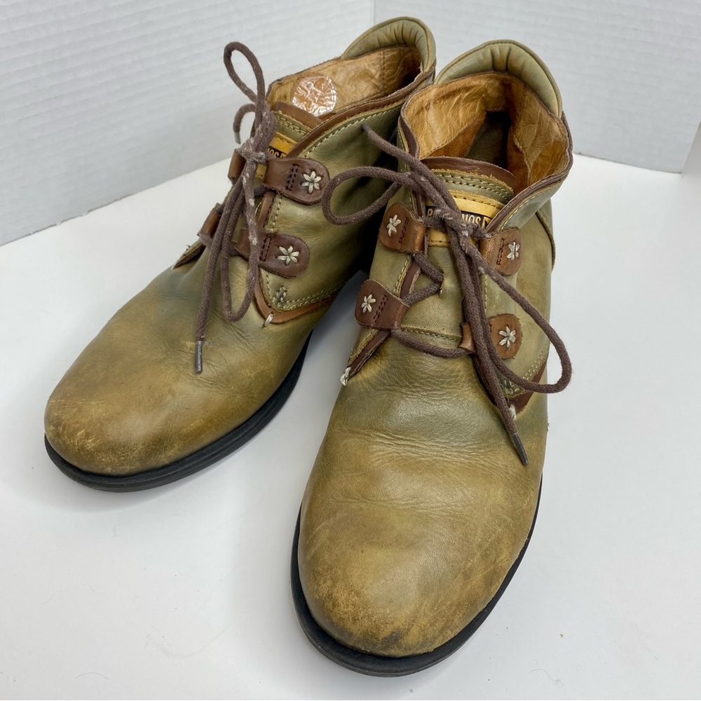 Pikolinos Le Mans green ankle boots